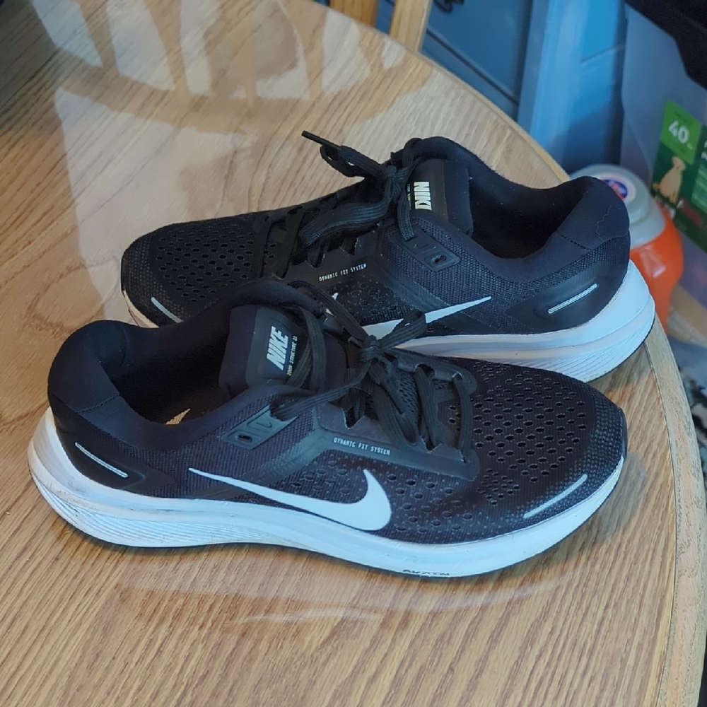 Nike Women's Black Athletic Shoes with White Accents - Picture 3 of 8